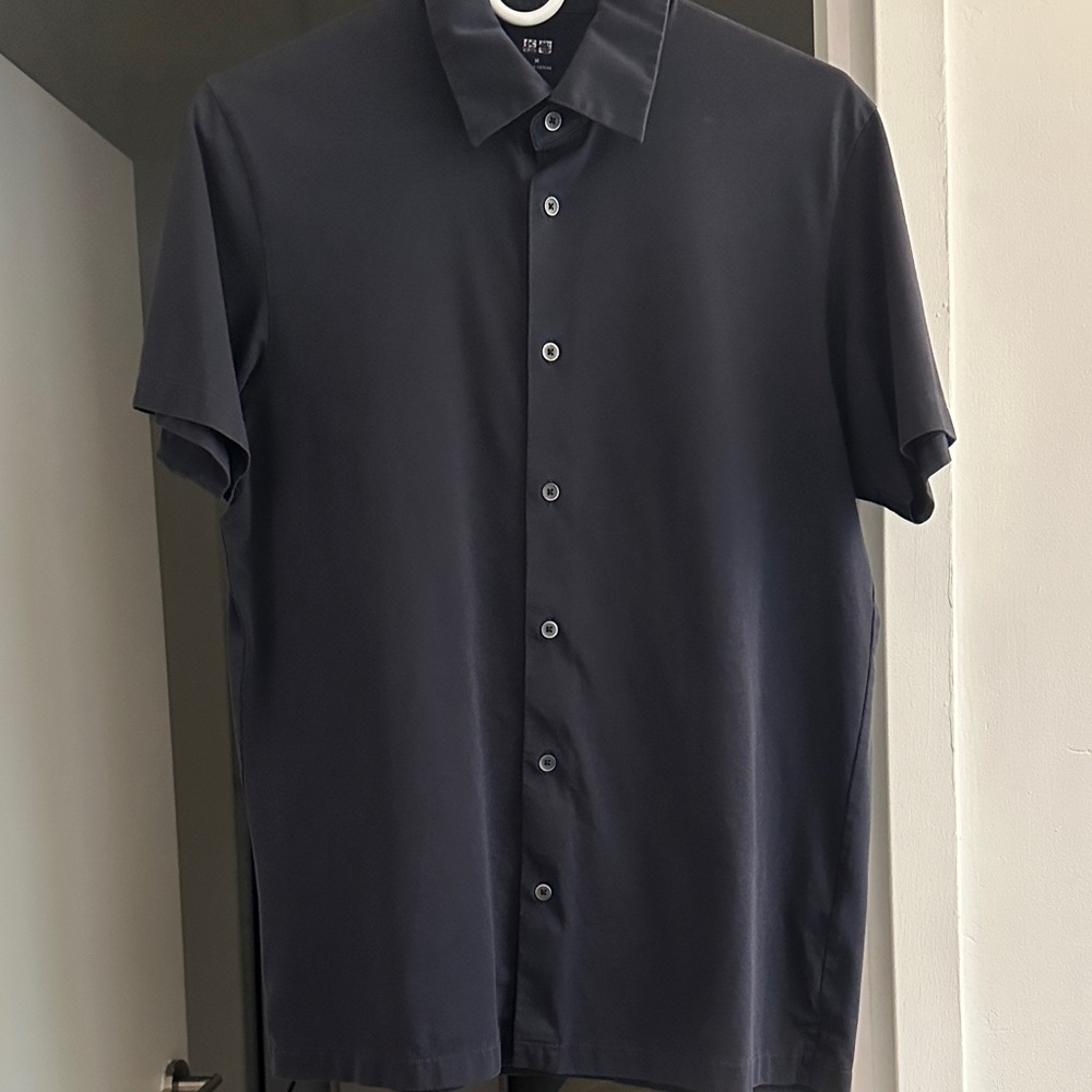Uniqlo Men's Navy Blue Shirt